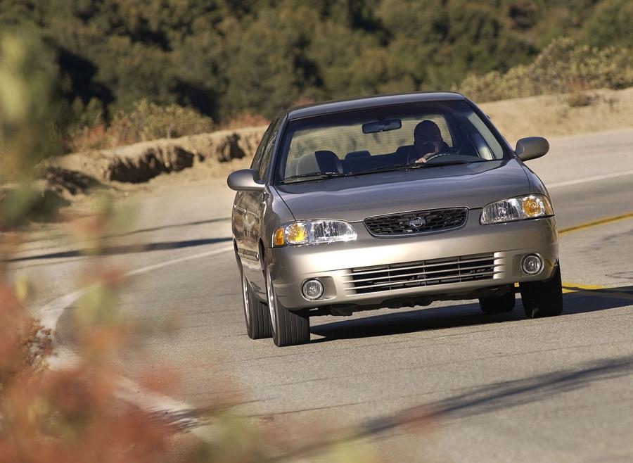  Nissan Sentra 1999 года  (фото 6 из 25)